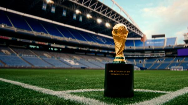 Trofeul Cupei Mondiale, realizat din 6 kg de aur, a ajuns la New York. Fanii aşteaptă cu orele pentru o poză