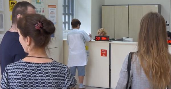 Cum îşi pot recupera banii românii cu ratele umflate de "cartelul" celor 10 bănci
