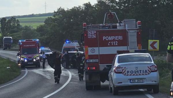 Doi oameni au murit în Vaslui, după ce maşina lor a intrat pe contrasens şi s-a izbit de o autocisternă