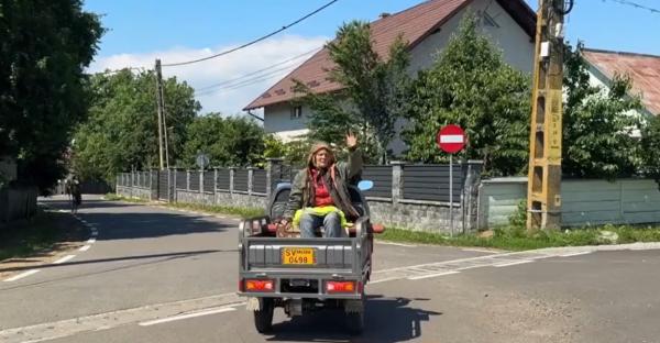 Localitate transformată într-un labirint de sensuri unice. "Ca să ajungi acasă trebuie să înconjori tot satul"