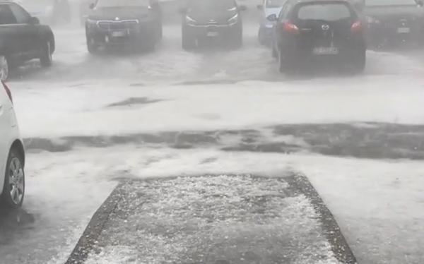 Val de aer polar peste România, de joi seară. Furtuni puternice şi temperaturi de maximum 14 grade