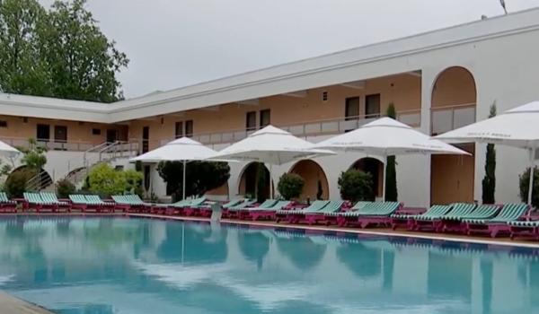 Reduceri de 35% pe litoralul românesc, părăsit de turişti: cazare, trei mese şi muzică live