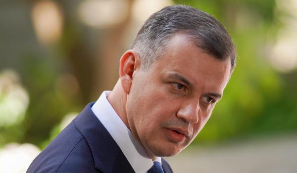 Guvernul Tomac ar putea să nu fie votat de nimeni. Lista finală conţine toate numele contestate de PNL şi USR