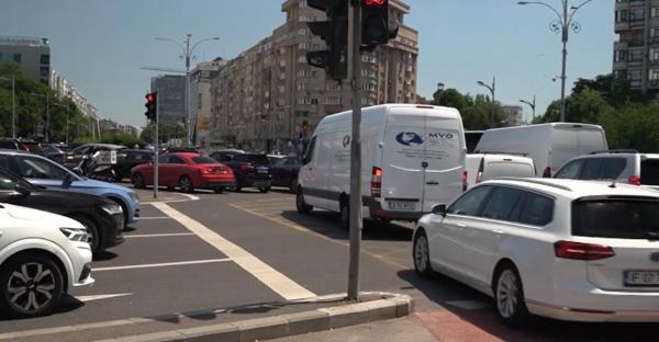Amenda din Codul Rutier pentru şoferii care blochează intersecţie. În caz de accident, sunt vinovaţi