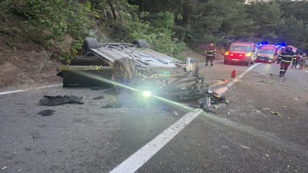 Un șofer a pierdut controlul volanului și s-a răsturnat: patru răniți în urma accidentului din Brașov