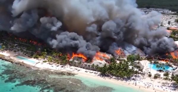 Momentul în care un resort de lux din Republica Dominicană este cuprins de flăcări. O turistă a murit