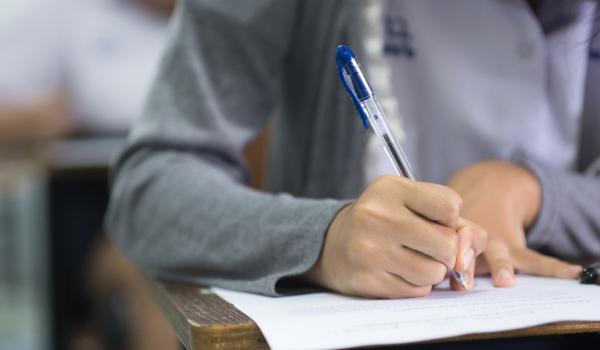 Subiectele la Evaluare au apărut iar pe internet înainte de examen. Poliția face anchetă