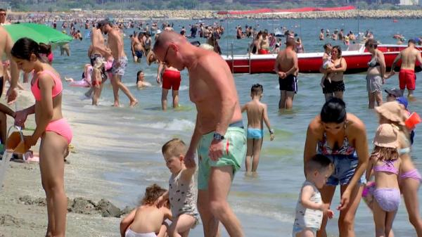 Aglomeraţie pe litoral în ultimul weekend cu tarife reduse. Cu cât vor creşte preţurile de la 1 iulie