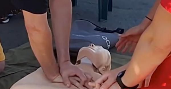 Maratonul Resuscitării, organizat pentru prima dată la Arad. Tot mai mulți români învață cum să salveze vieți