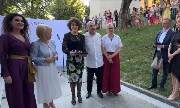 Sibiul, transformat într-o scenă uriaşă la FITS. Fanny Ardant a primit o stea pe Aleea Celebrităţilor