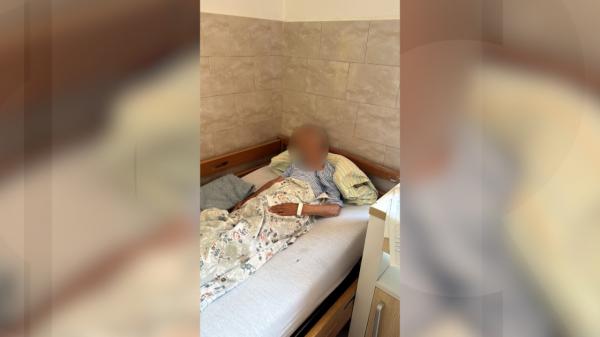 Peste 400 de morţi în 6 ani la azilele din Bihor, îngropaţi pe câmp. Imagini cu pacienţii găsiţi în viaţă
