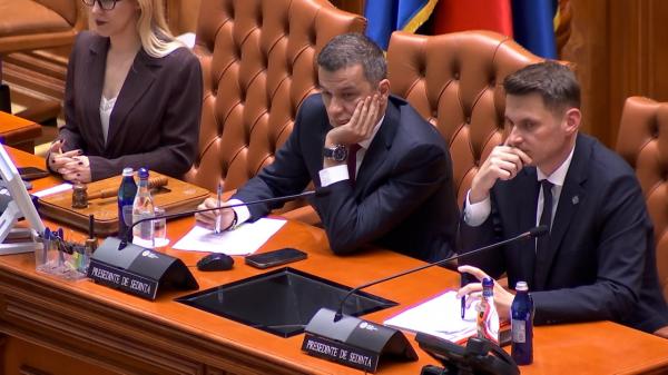 Parlamentarii pleacă în vacanţă, criza Guvernului rămâne. Ce variante are Nicuşor Dan pe masă