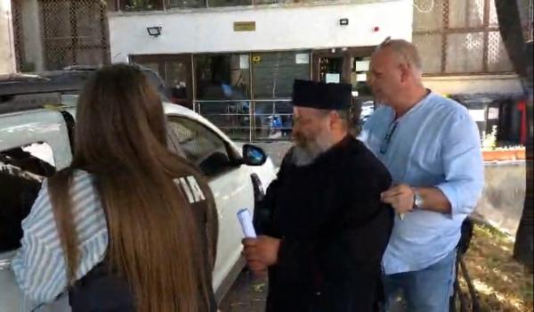 Bărbat deghizat în preot, reținut pentru viol, în Iași. Ar fi luat victima la "ocazie"