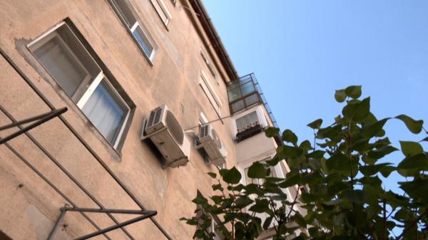 Părinţii fetiţei din Oradea au aflat de tragedie abia când copila a ajuns la spital: "Dormeam toţi"