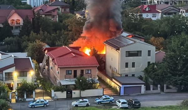 Incendiu violent în Capitală. Au ars 500 de metri pătraţi, o casă şi două anexe din Militari s-au făcut scrum