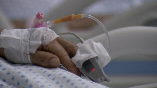 Cât costă medicamentul vital pentru o pacientă cu o boală rară. Familia s-a luptat singură cu birocrația