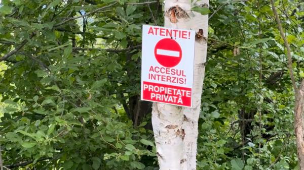 Acces blocat la Focul Viu, atracţia spectaculoasă din Ţinutul Buzăului. Proprietarii au ridicat un gard