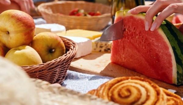Pepenele cu pâine al bunicii, reinterpretat în restaurantele de lux. Combinaţiile neaşteptate ale verii