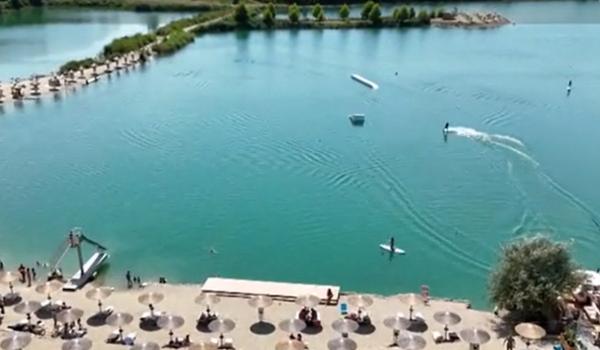 Plaja de la mai puţin de o oră de Bucureşti, alternativa mai avantajoasă la litoral. Cât plăteşte o familie