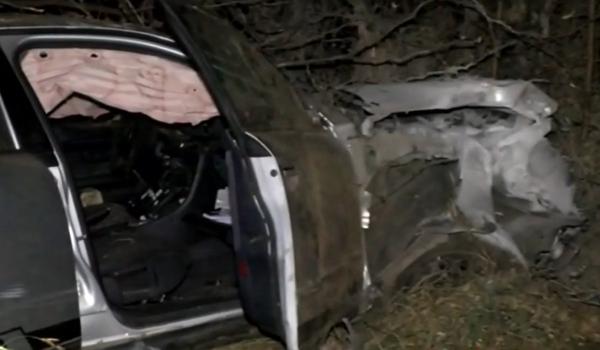 Accident grav în Mehedinți. Un tânăr ar fi furat o mașină și a ajuns cu ea în pădure