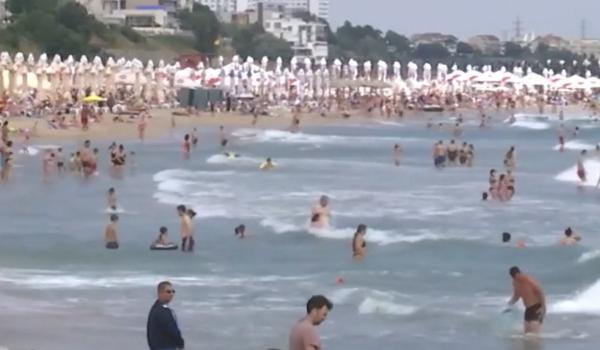Ce este fenomenul de upweling care dă peste cap vacanţele românilor pe litoral