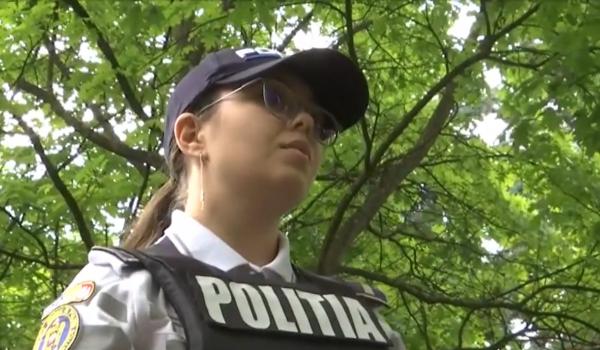 Povestea Ramonei, polițista din Brașov care a învățat limbajul semnelor pentru părinții ei
