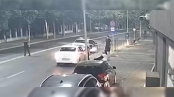 Bătaie în Capitală. Un șofer de ride-sharing și-a lăsat clientul lat după ce acesta i-ar fi spart parbrizul