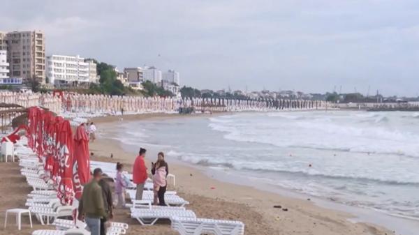 Planuri date peste cap pentru turiştii de pe litoral. Temperaturi extrem de scăzute în plin sezon estival