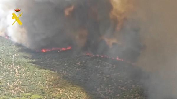 "N-am mai trăit niciodată ceva asemănător". Mii de oameni, evacuaţi în urma unui incendiu major în Madrid