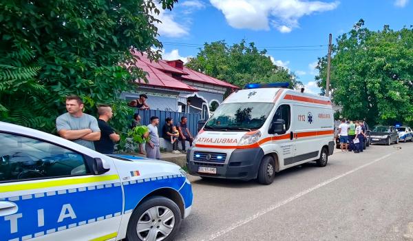 Copil de un an, călcat cu maşina de propriul tată, la Galaţi. Micuţul a murit în braţele medicilor
