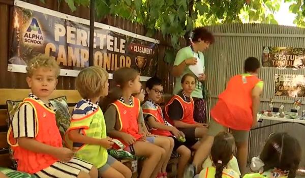 Activitățile menite să-i țină pe copii departe de ecrane, pe timpul vacanţei de vară. Cât îi costă pe părinţi