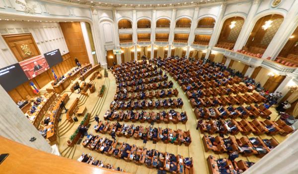 PNRR aduce parlamentarii înapoi din vacanță. Ce proiecte vor vota și ce lege rămâne blocată