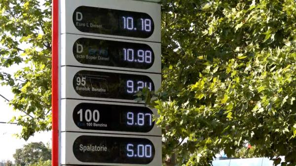 Motorina a trecut de 10 lei litrul, iar unele benzinării au rămas fără carburant. Experţii nu exclud o criză