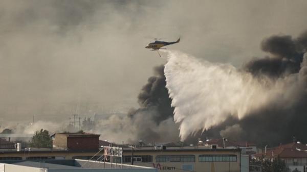 Imagini dramatice din Creta, devastată de incendii. Trei pompieri au murit, iar mii de oameni au fost evacuaţi
