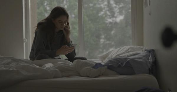 Singurătatea a devenit o problemă de sănătate publică. De ce tot mai mulți tineri aleg izolarea