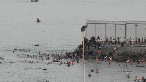 49.000 de migranți au ajuns în Ceuta în doar 24 de ore. Comisia Europeană, în alertă