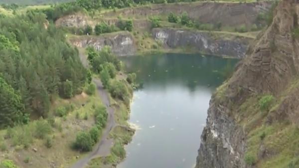 Peisajul spectaculos ascuns între Brașov și Sighișoara: Lacul de Smarald atrage tot mai mulţi turişti