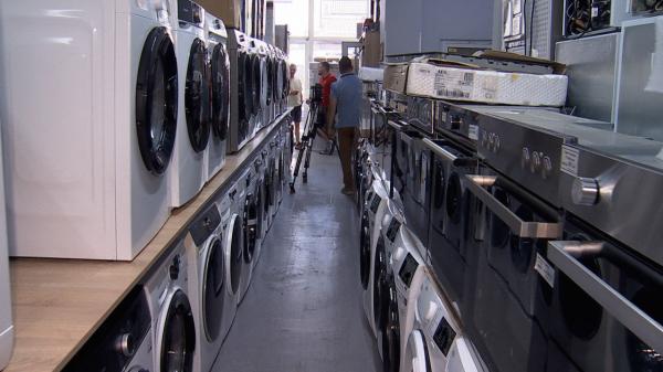 Soluţia de criză după valul de scumpiri: românii aleg electrocasnicele la mâna a doua