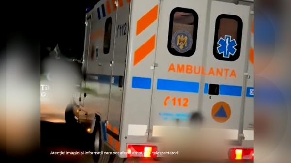 Şoferul ambulanţei atacate cu bâte şi topoare a fost operat pentru a doua oară. În ce stare se află