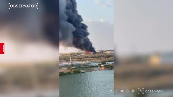 Incendiu cu degajări mari de fum la un centru de colectare mase plastice din Lumina, judeţul Constanţa