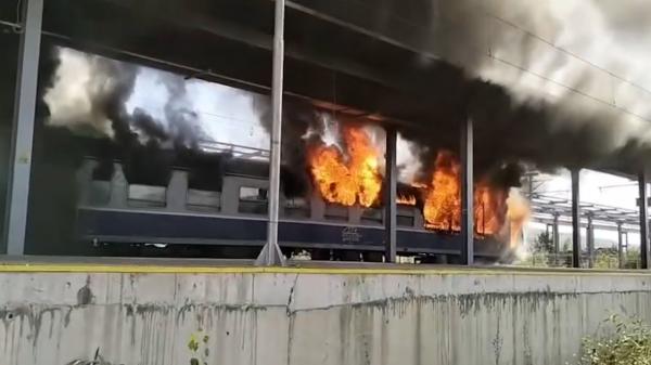 Incendiu la ultimul vagon al unui tren de călători, în gara Ilteu din Arad