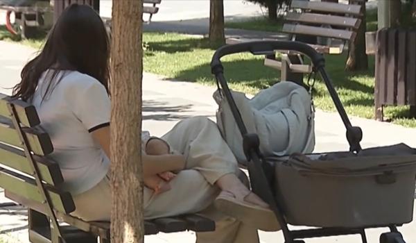 De ce copiii ne pot ține creierul tânăr. Parentingul, factor de protecție după 40 de ani
