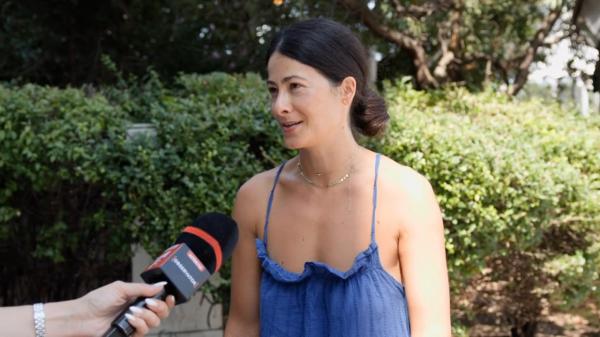 Sute de contacte, dar doar câțiva oameni apropiați. De ce păstrăm "relații de rezervă" în viața noastră