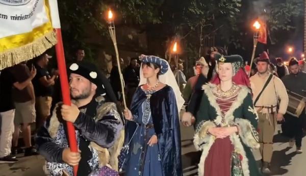 Suceava s-a întors sute de ani în timp: Străzile au fost împânzite de cavaleri, domnițe și străjeri