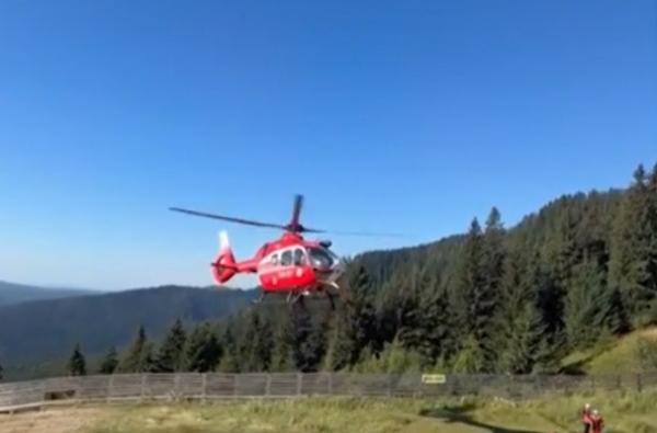 Două intervenţii dramatice la munte. 4 turişti, salvaţi la limită. Al 5-lea a căzut în gol de la 200 de metri