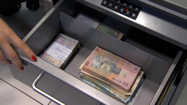 Scumpirile golesc pușculița românilor. Cât mai poate economisi o familie cu 8.000 de lei pe lună