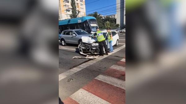 Bărbatul care şi-ar fi lovit soţia pe "trecere", acuzat de tentativă de omor. Se află în proces de divorţ