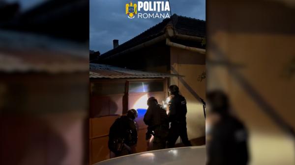 Un poliţist din Timiş le dădea ponturi hoților din locuințe. Fost consilier al lui Bolojan, printre victime