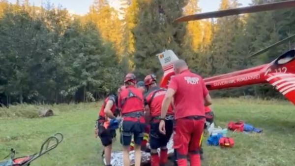 Bărbat la un pas de moarte, după ce a căzut 30 de metri în gol, în Masivul Ceahlău