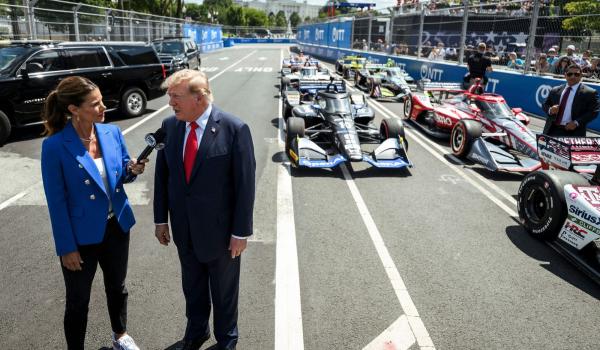 Trump a dat startul variantei americane de Formula 1. Preşedintele a vrut să facă primul tur al circuitului